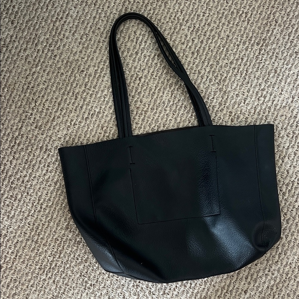 Elegant Black Leather Tote Bag - Picture 3 of 4